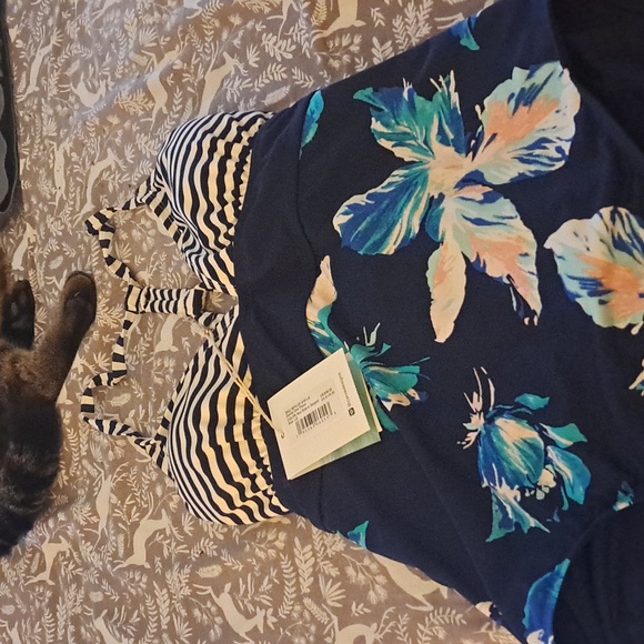 BOTIQUE SWIMSUIT SIZE LARGE WITH SMALL PADS - Picture 3 of 3